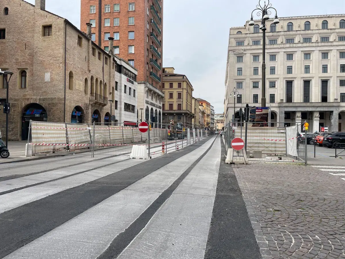 Padova, il disastro del tram: viabilità in coma e 350 milioni sventrati sull'asfalto. A rimetterci sono solo gli automobilisti patavini (6)