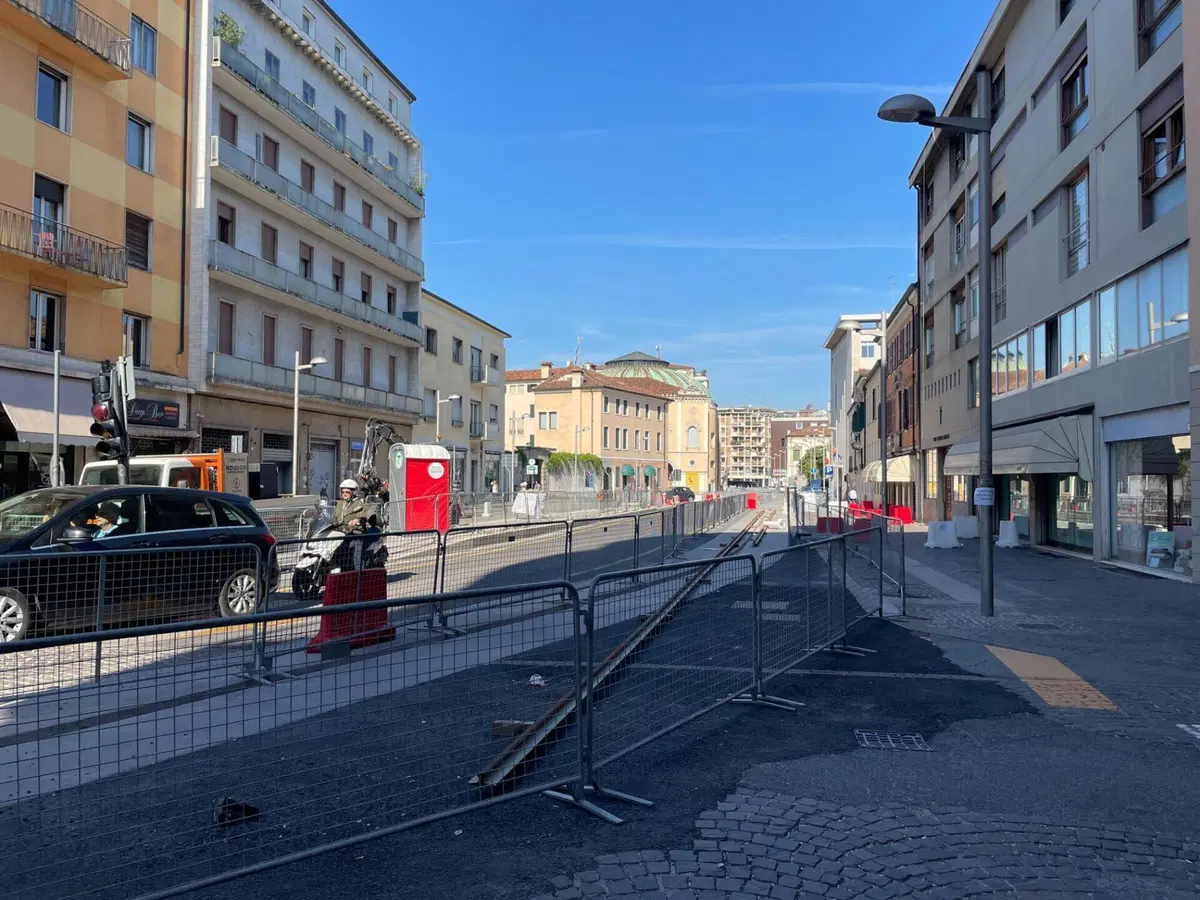 Padova, il disastro del tram: viabilità in coma e 350 milioni sventrati sull'asfalto. A rimetterci sono solo gli automobilisti patavini (11)
