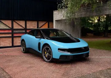 Ferrari Luce: la prima elettrica di Maranello è qui, e fa già discutere [VIDEO]