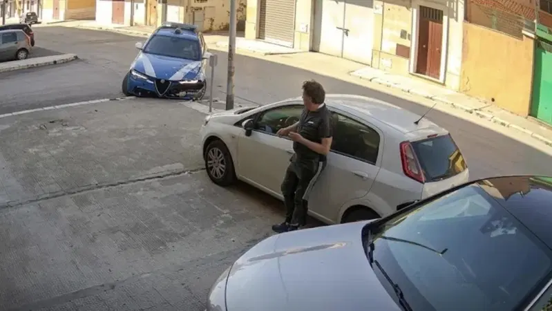 Cerignola, inseguimento ad alta velocit&agrave;: Alfa Romeo Tonale della Polizia si schianta in curva