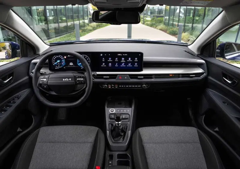 Kia Stonic (2017-->>) (5)