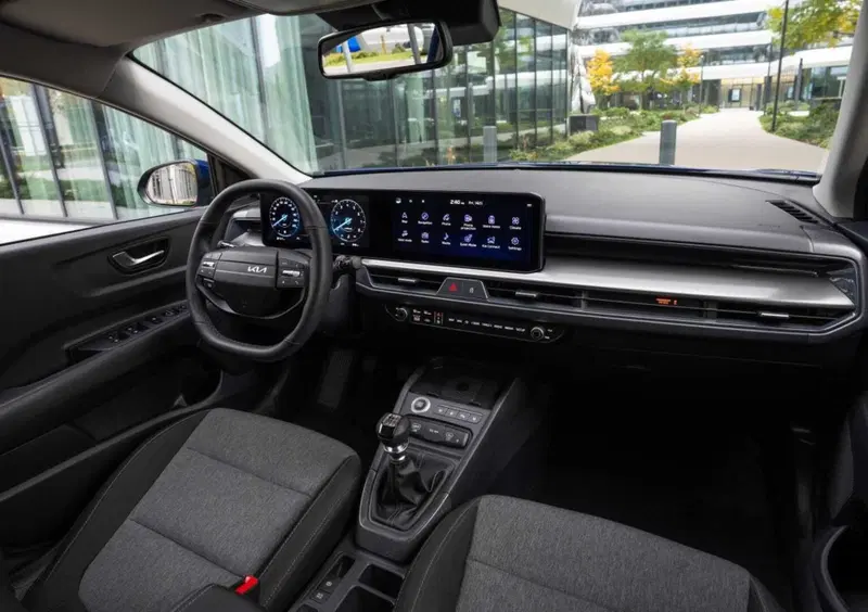 Kia Stonic (2017-->>) (6)