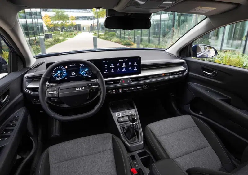 Kia Stonic (2017-->>) (7)