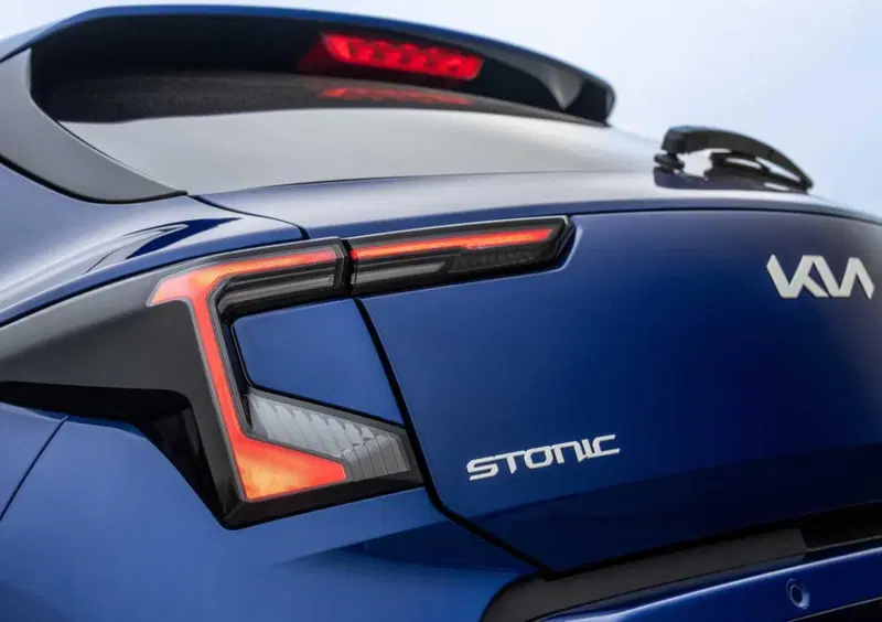 Kia Stonic (2017-->>) (16)