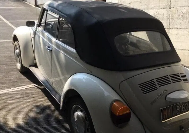 Volkswagen Maggiolino 1303 cabriolet d'epoca del 1977 a Rho