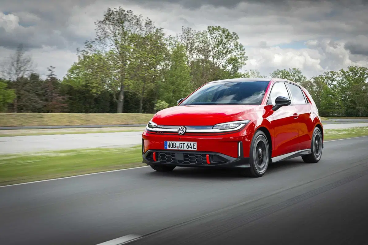 Volkswagen Polo GTI, fine di un'era: la sportiva a benzina lascia il volante all'erede elettrica (16)
