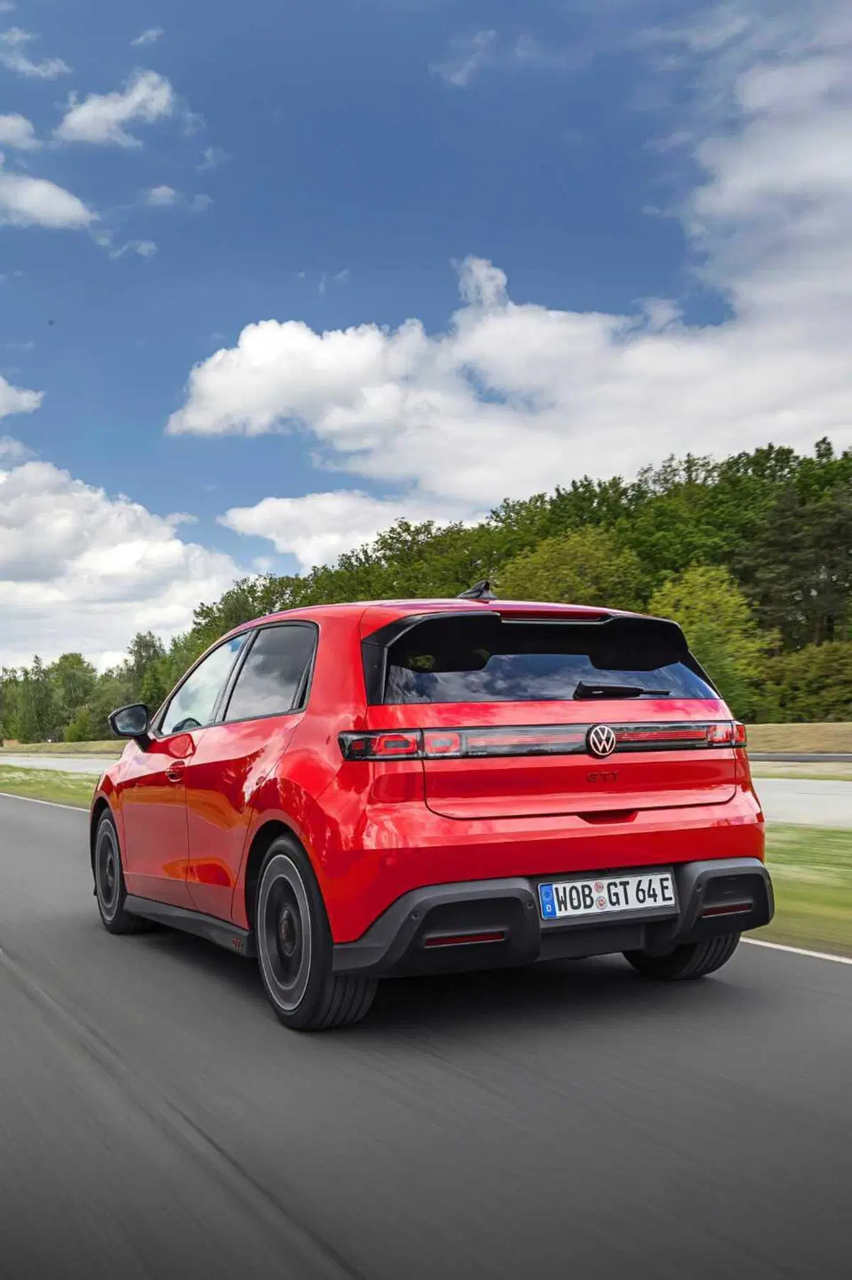 Volkswagen Polo GTI, fine di un'era: la sportiva a benzina lascia il volante all'erede elettrica (22)