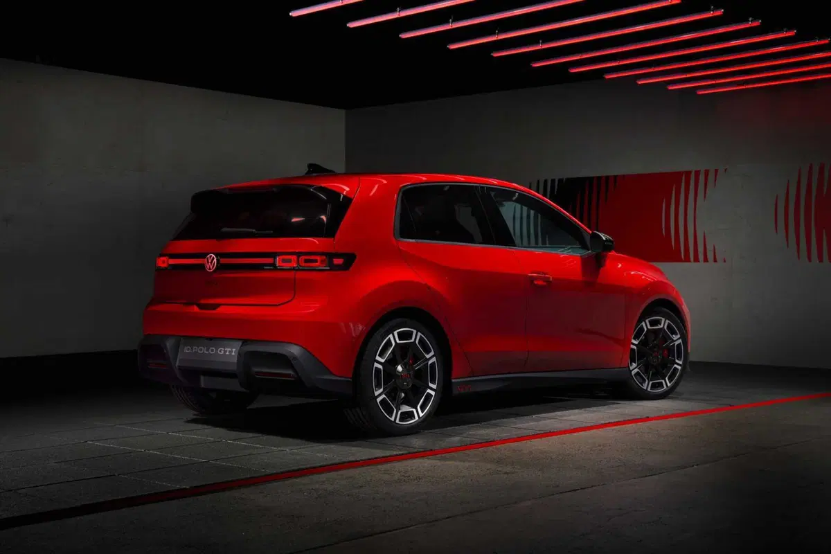 Volkswagen ID. Polo GTI: la prima GTI elettrica in 50 anni di storia | Esterni, interni e caratteristiche [VIDEO] (2)