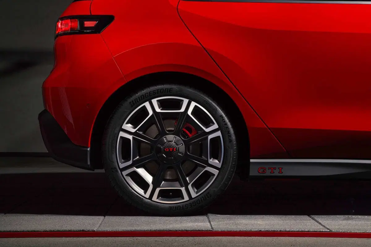 Volkswagen ID. Polo GTI: la prima GTI elettrica in 50 anni di storia | Esterni, interni e caratteristiche [VIDEO] (7)
