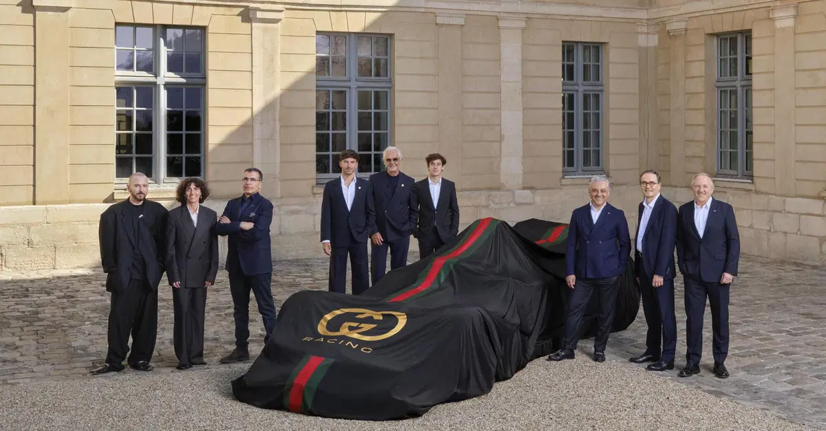 Il Diavolo non veste pi&ugrave; Prada, sale in macchina. Gucci Racing Alpine: l&rsquo;alta moda si prende la Formula 1 dal 2027