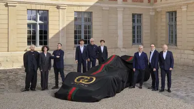 Il Diavolo non veste pi&ugrave; Prada, sale in macchina. Gucci Racing Alpine: l&rsquo;alta moda si prende la Formula 1 dal 2027
