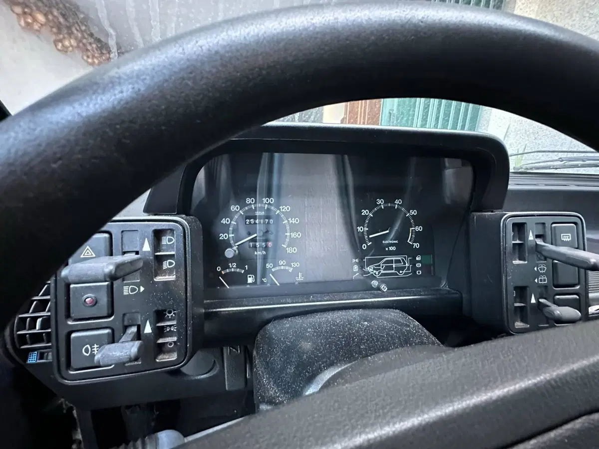 Fiat Uno 60 SL d'epoca a Milano (4)