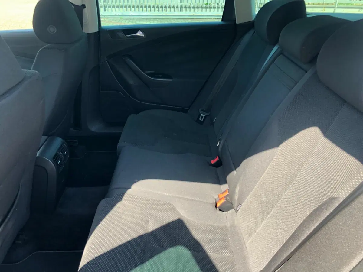 Volkswagen Passat Variant usata a Piacenza (9)