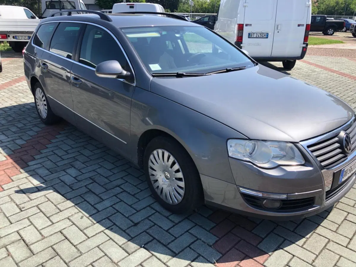 Volkswagen Passat Variant usata a Piacenza (11)