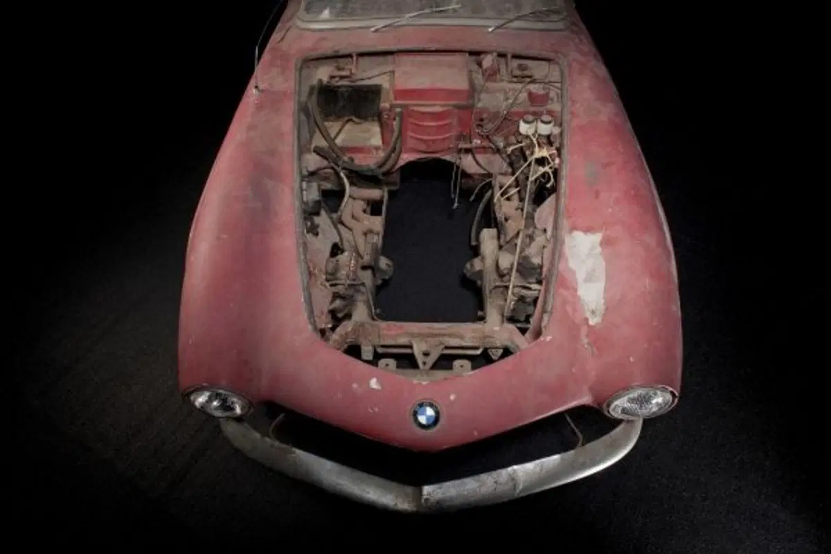 Torna in strada la BMW 507 di Elvis Presley (3)