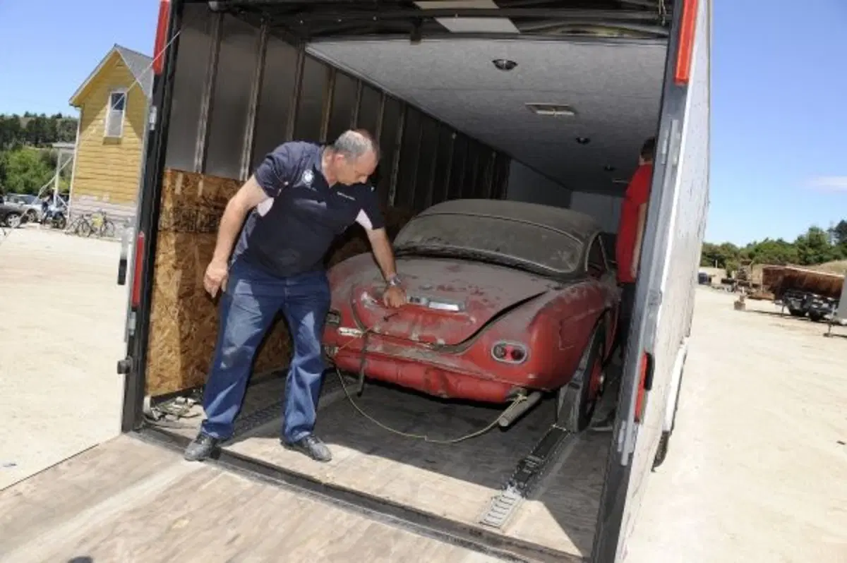 Torna in strada la BMW 507 di Elvis Presley (8)