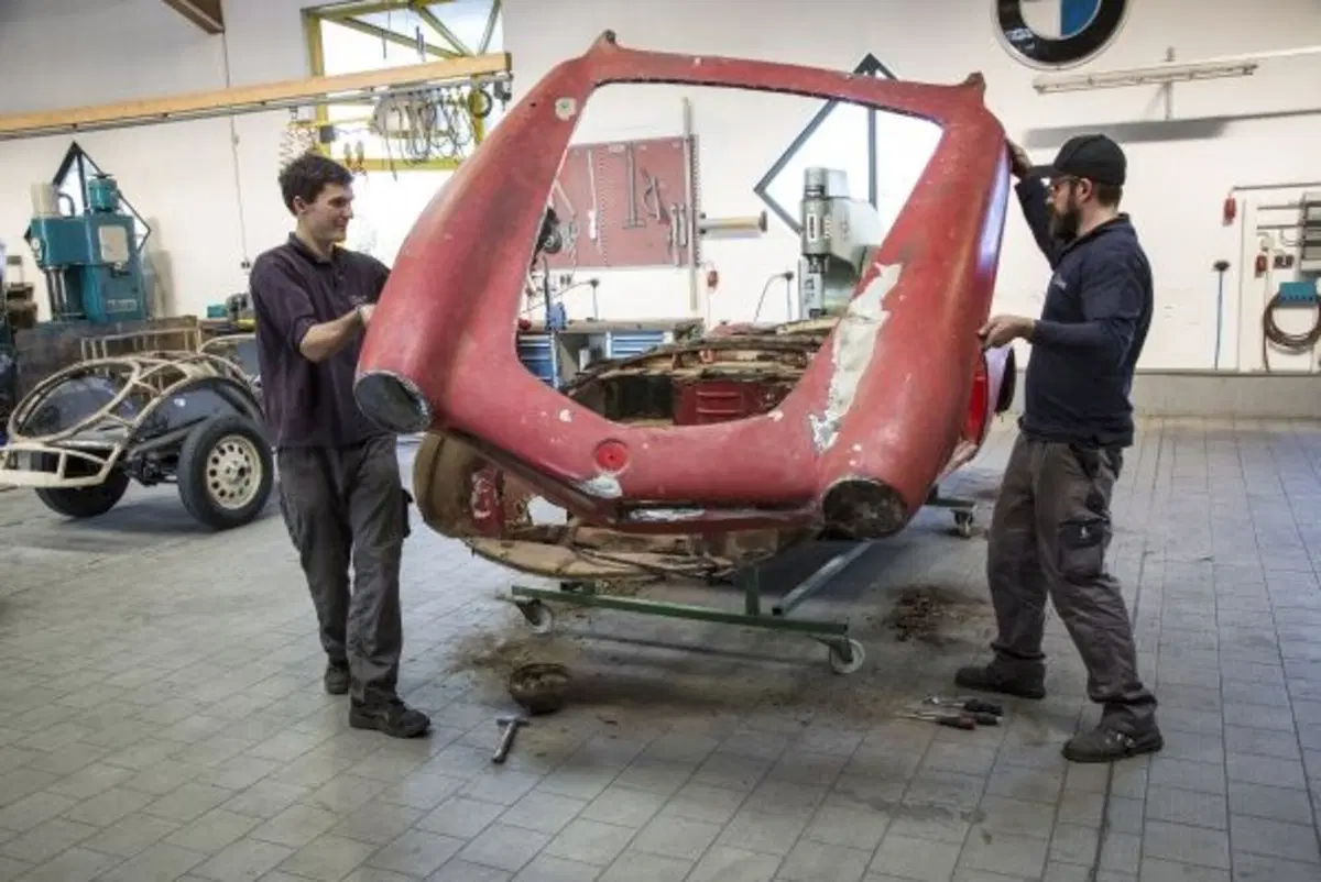 Torna in strada la BMW 507 di Elvis Presley (13)