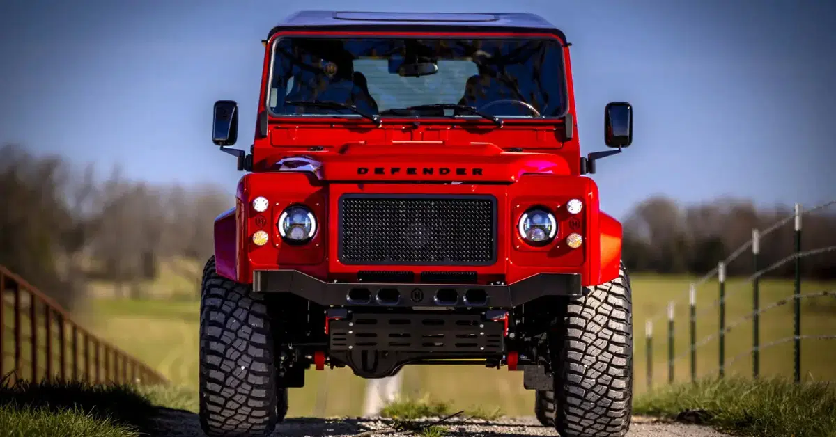Hanno trasformato un Land Rover Defender in un fuoristrada che costa come una supercar