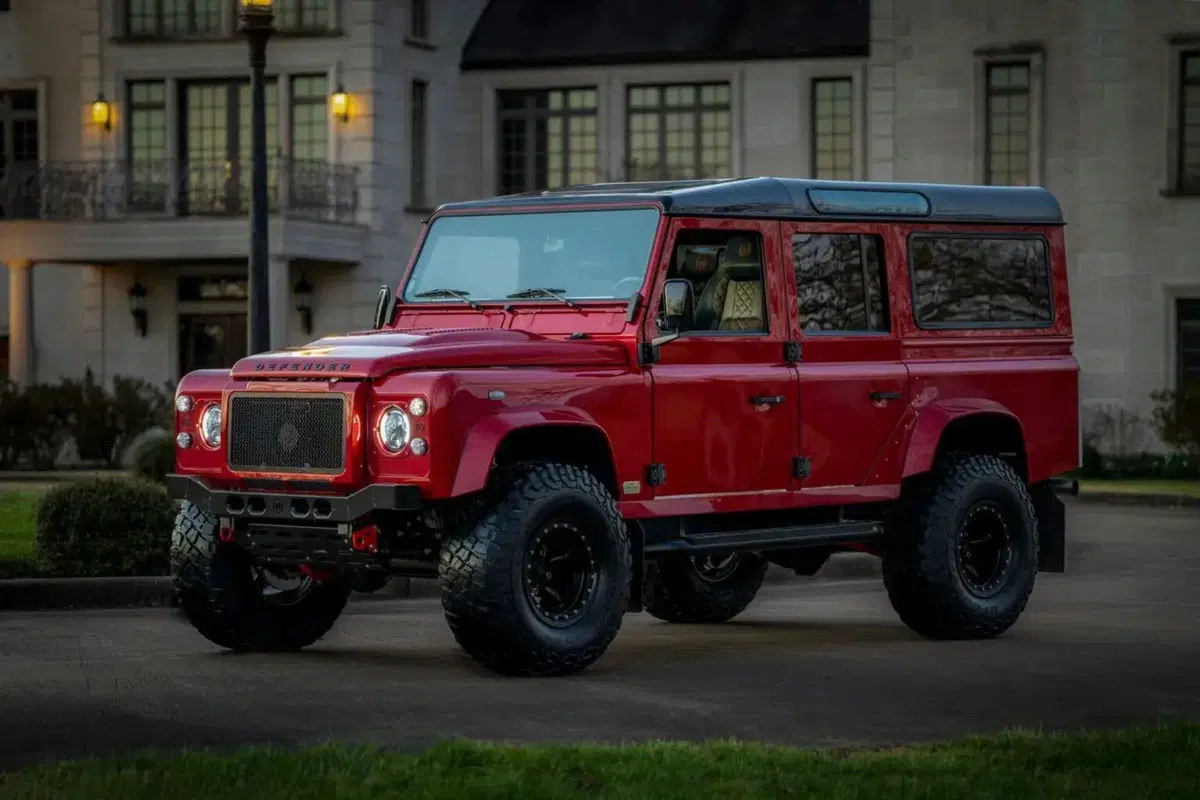 Hanno trasformato un Land Rover Defender in un fuoristrada che costa come una supercar (3)