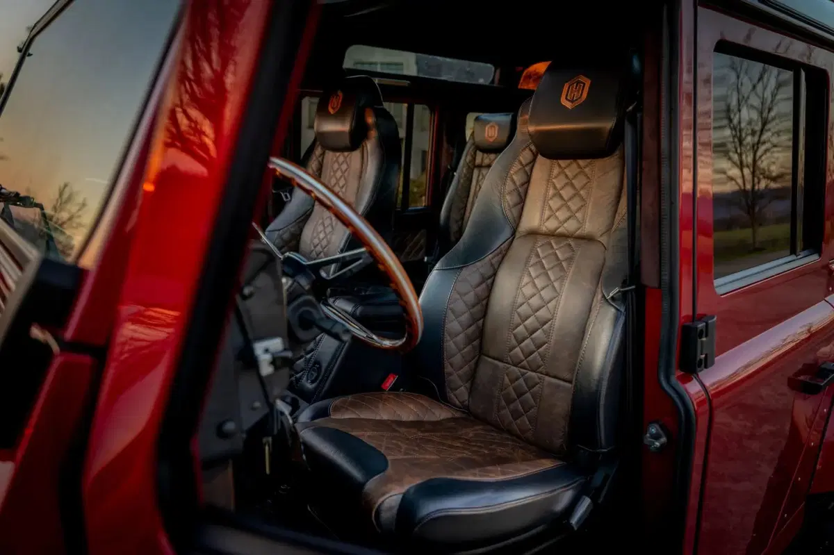 Hanno trasformato un Land Rover Defender in un fuoristrada che costa come una supercar (5)
