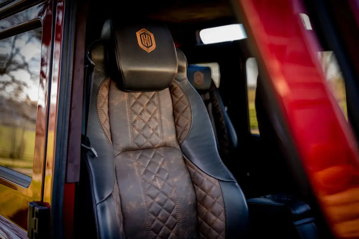Hanno trasformato un Land Rover Defender in un fuoristrada che costa come una supercar (7)