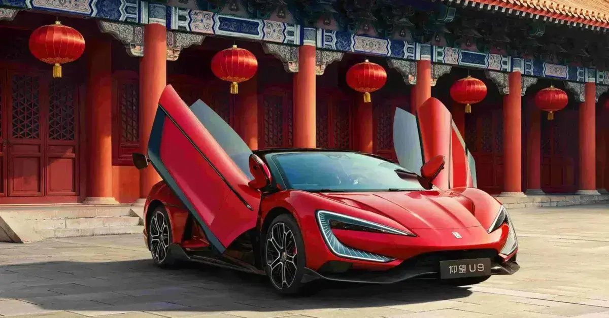 BYD accelera in Europa: Stella Li conferma nuovi investimenti e punta sulle ibride plug-in