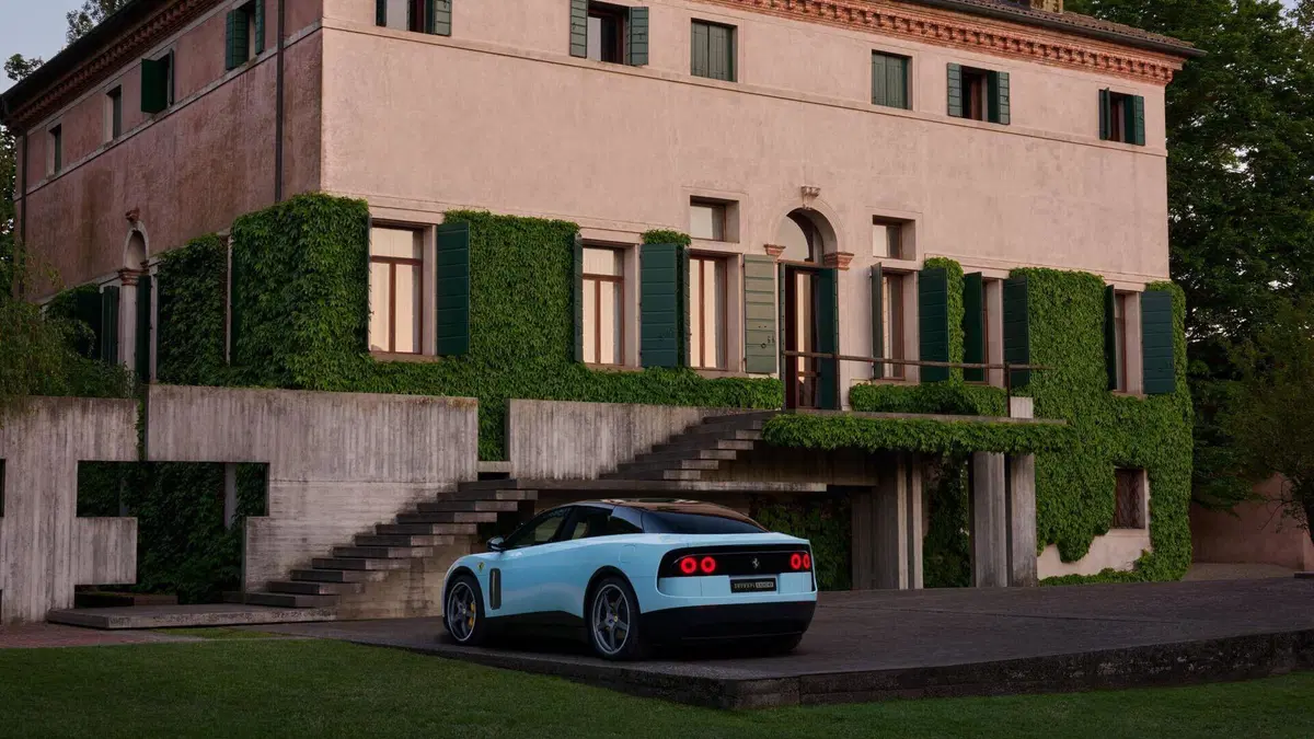 Ferrari Luce: la prima elettrica di Maranello è qui, e fa già discutere [VIDEO] (5)