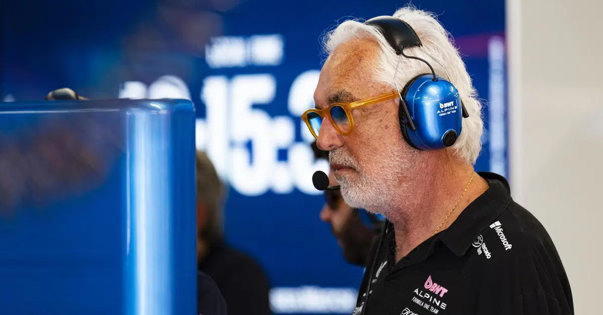F1. "Non sappiamo cosa far&agrave; Mercedes con Verstappen": Briatore rivela il segreto del mercato piloti Alpine F1 2027