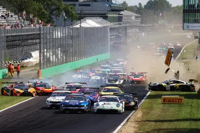 GTWC, Dramma Valentino Rossi a Monza: la frizione lo tradisce subito. E la maledizione di Verstappen continua