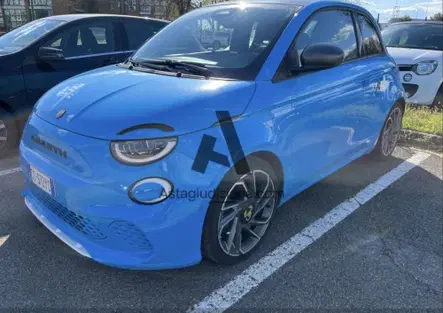 Abarth 500e all'asta: prezzo shock, ma occhio ai rischi