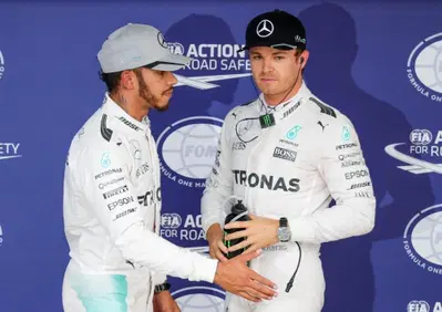 F1. “Hamilton meriterebbe di vincere l’ottavo titolo”: Nico Rosberg loda il suo vecchio rivale in Mercedes. E di Barcellona 2016 dice…