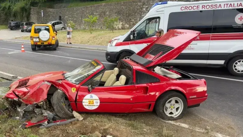Ferrari schiantata a Bergamo: ecco cosa &egrave; successo [VIDEO]