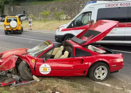 Ferrari contro un albero al Bergamo Historic GP [VIDEO]