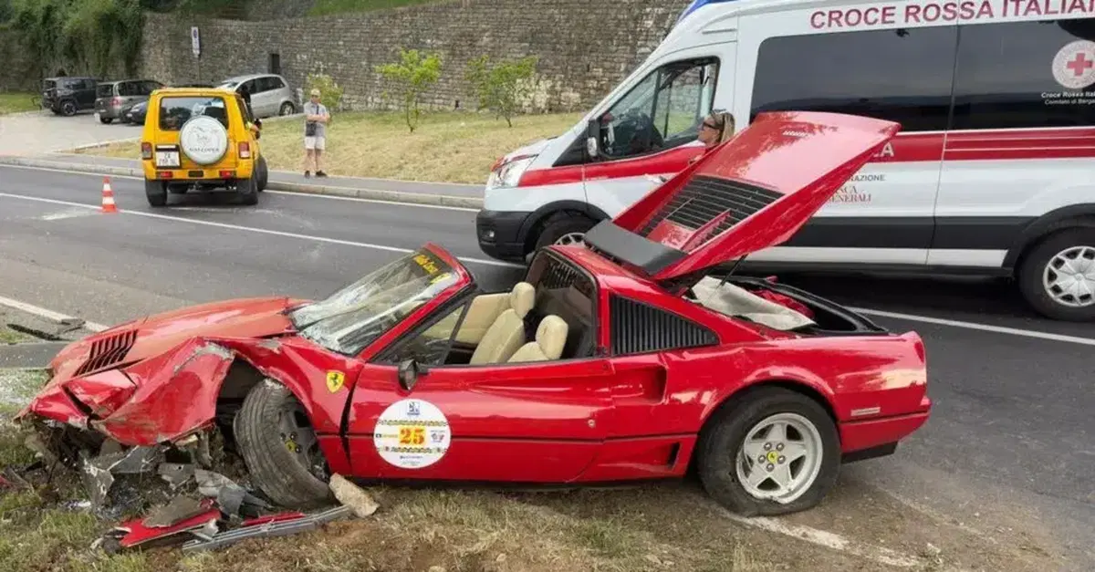 Ferrari schiantata a Bergamo: ecco cosa &egrave; successo [VIDEO]