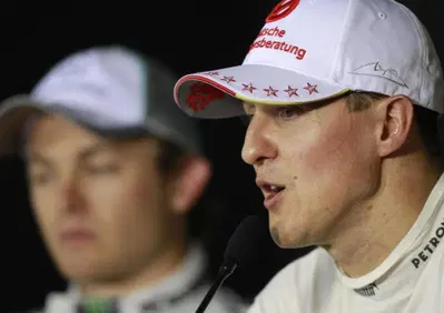 F1. Mi costringeva a fare la pipì nei secchi: Rosberg shock svela le trappole mentali di Schumacher nel box Mercedes