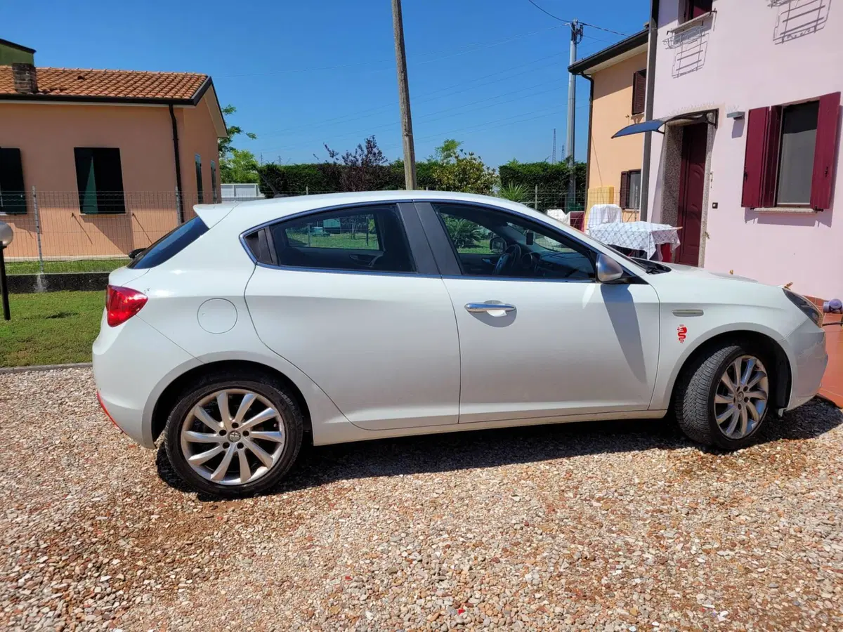 Alfa Romeo Giulietta usata a Venezia (2)