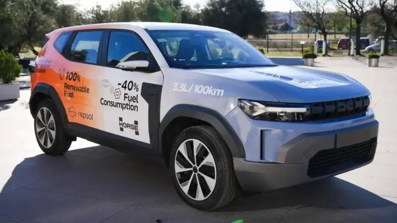 Dacia Duster, il nuovo motore Horse-Repsol cambia tutto: il SUV sfida le ibride pi&ugrave; efficienti