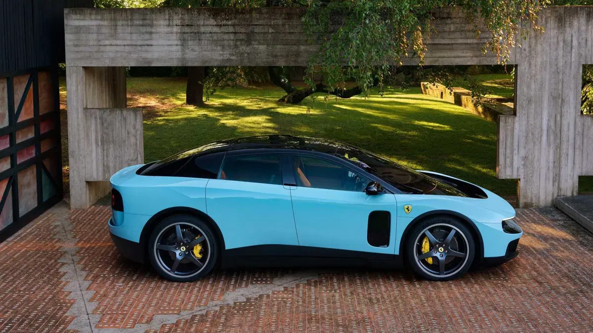 Ferrari Luce (3)