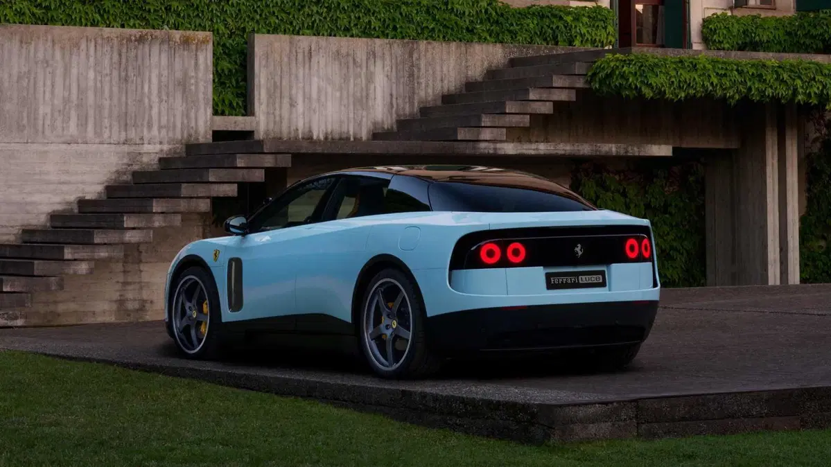 Ferrari Luce (4)