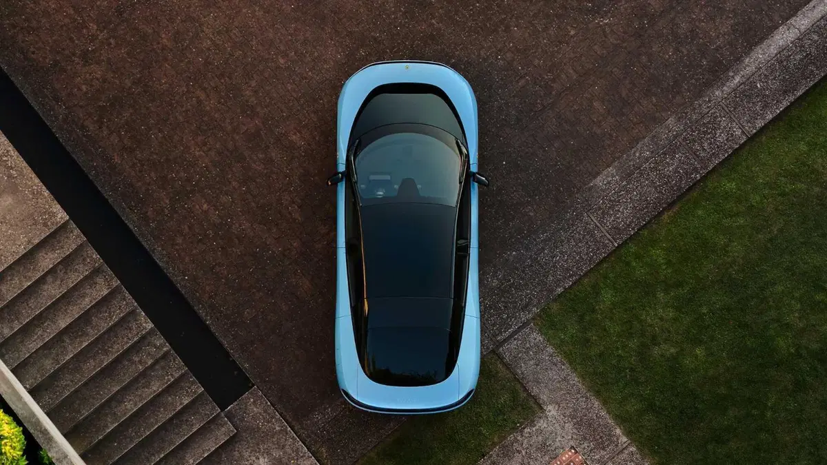 Ferrari Luce (6)