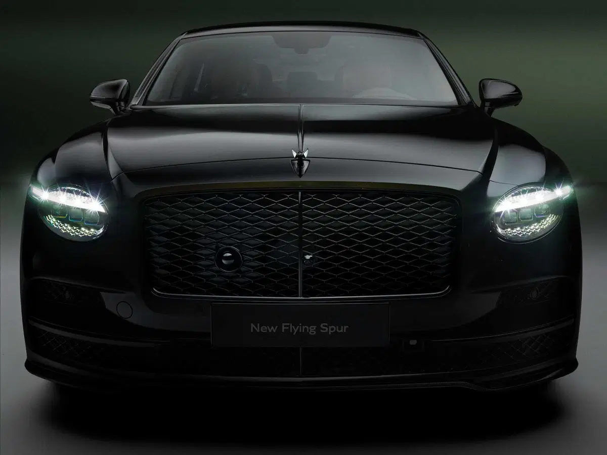 Nuova Bentley Flying Spur: torna il faro singolo dopo 64 anni e arriva la potentissima versione S (9)