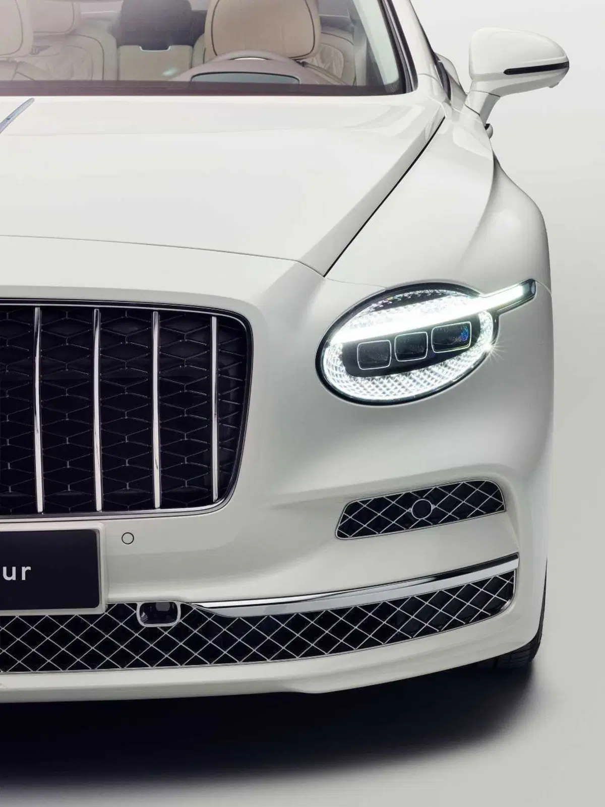 Nuova Bentley Flying Spur: torna il faro singolo dopo 64 anni e arriva la potentissima versione S (19)