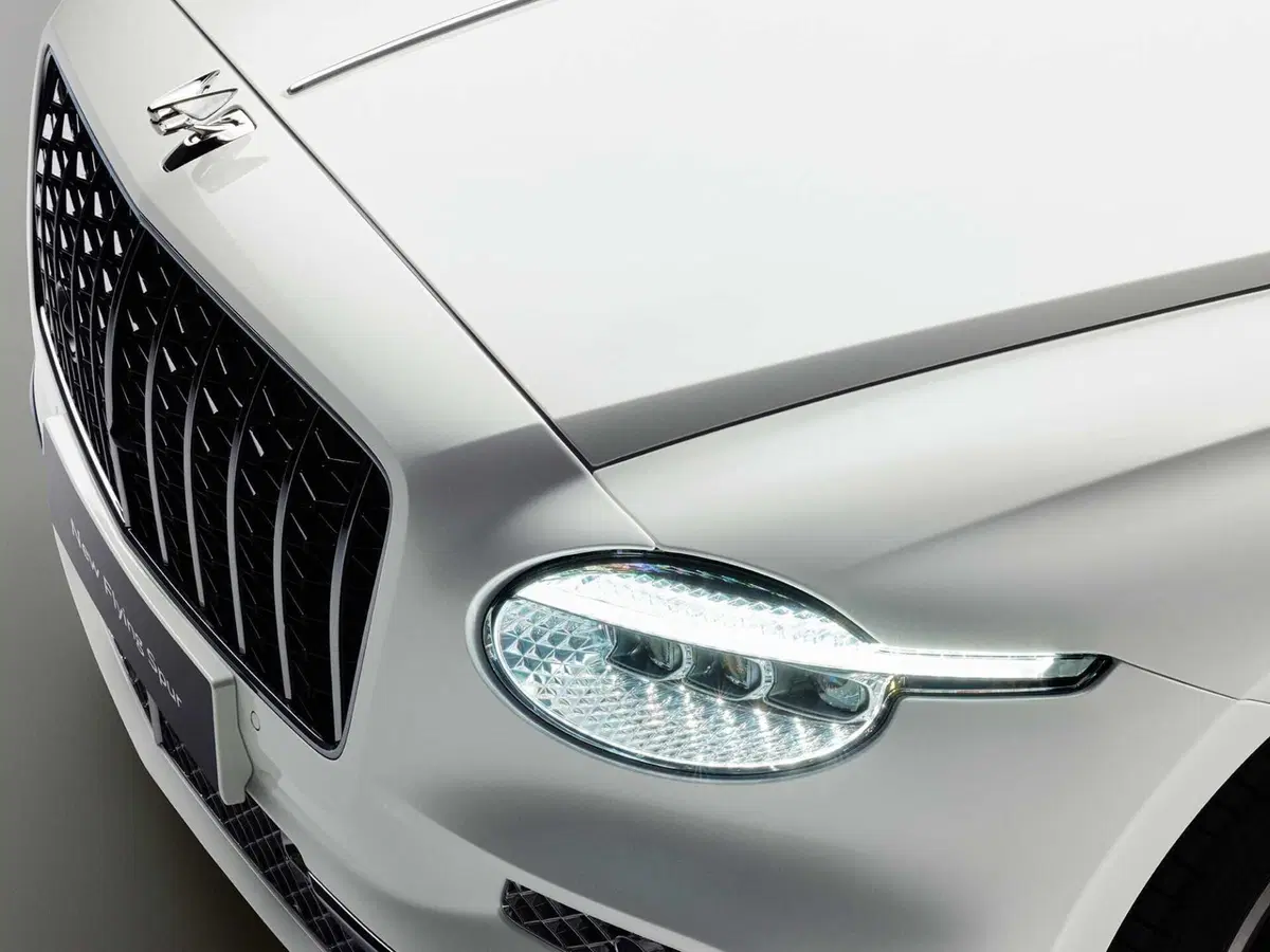 Nuova Bentley Flying Spur: torna il faro singolo dopo 64 anni e arriva la potentissima versione S (22)