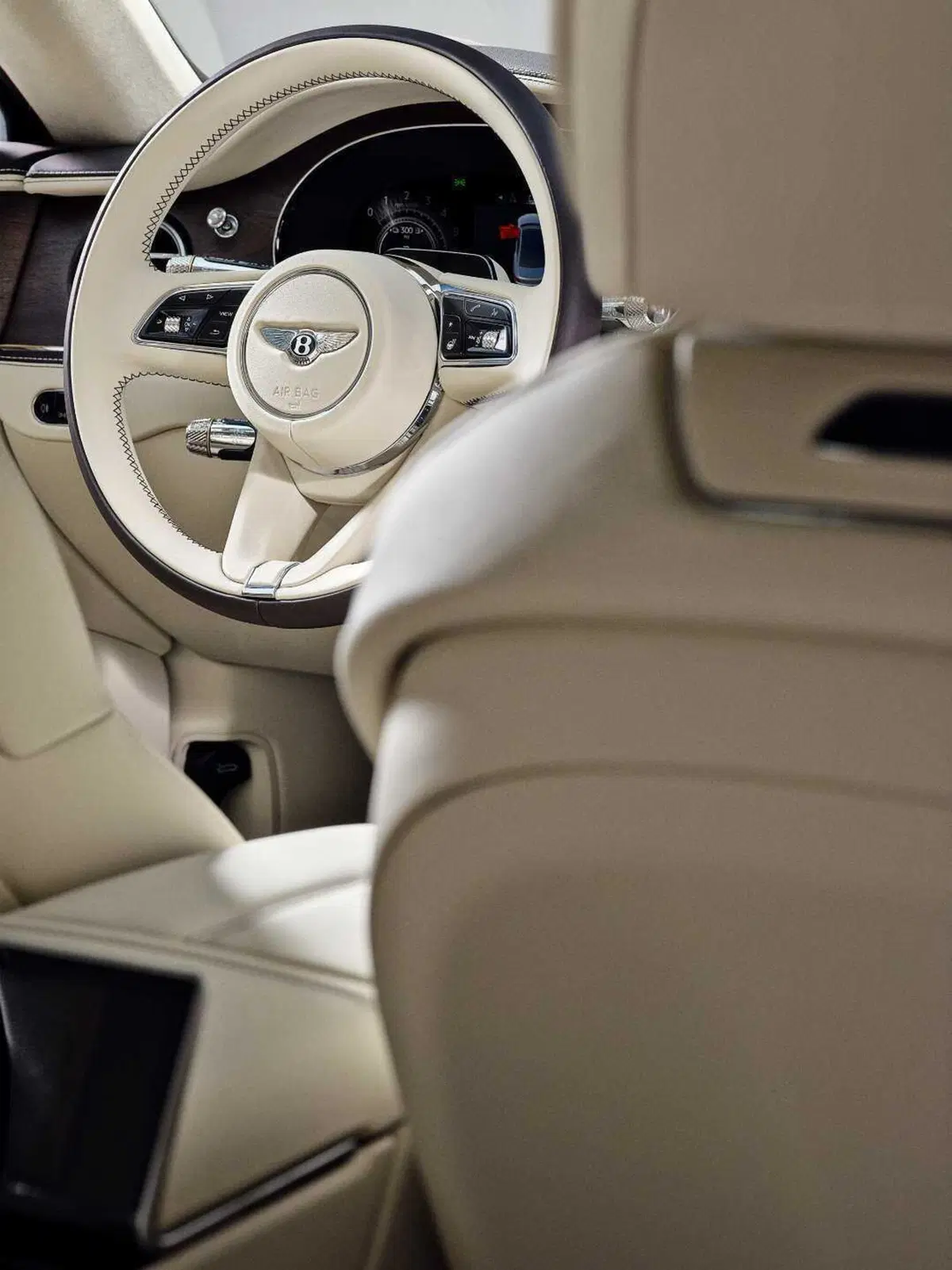 Nuova Bentley Flying Spur: torna il faro singolo dopo 64 anni e arriva la potentissima versione S (25)
