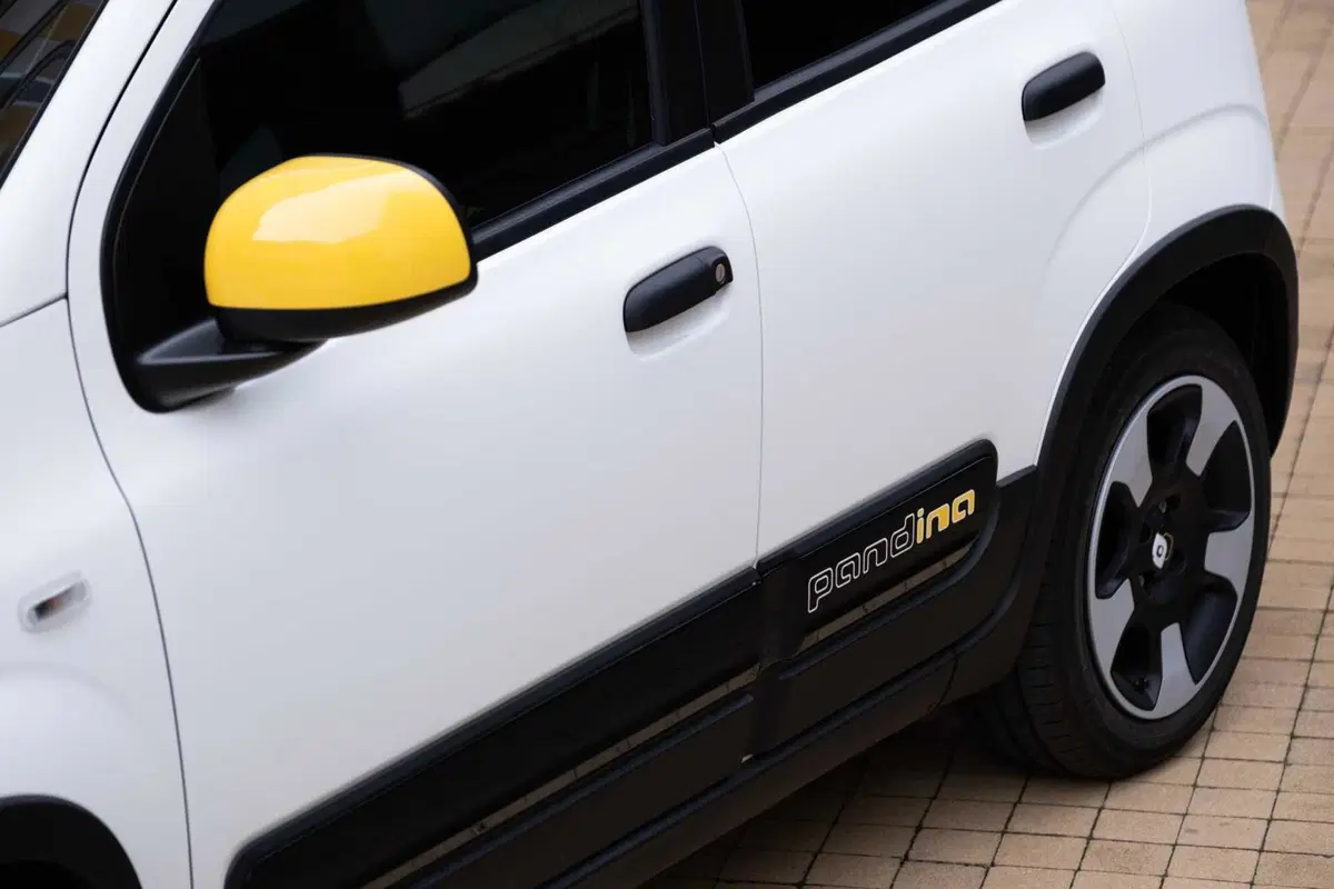 Fiat Pandina Hybrid sotto i 10.000 euro: l'auto più venduta d'Italia torna a costare come una volta (11)