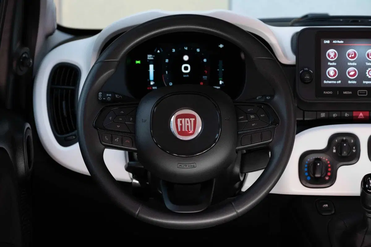 Fiat Pandina Hybrid sotto i 10.000 euro: l'auto più venduta d'Italia torna a costare come una volta (15)