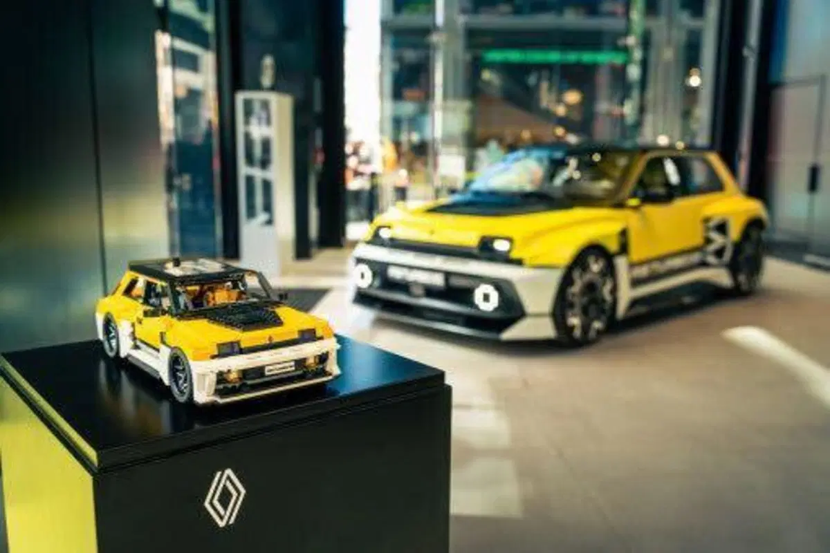 Renault 5 Turbo 3E diventa LEGO? Il progetto di un fan conquista Renault e il web (5)