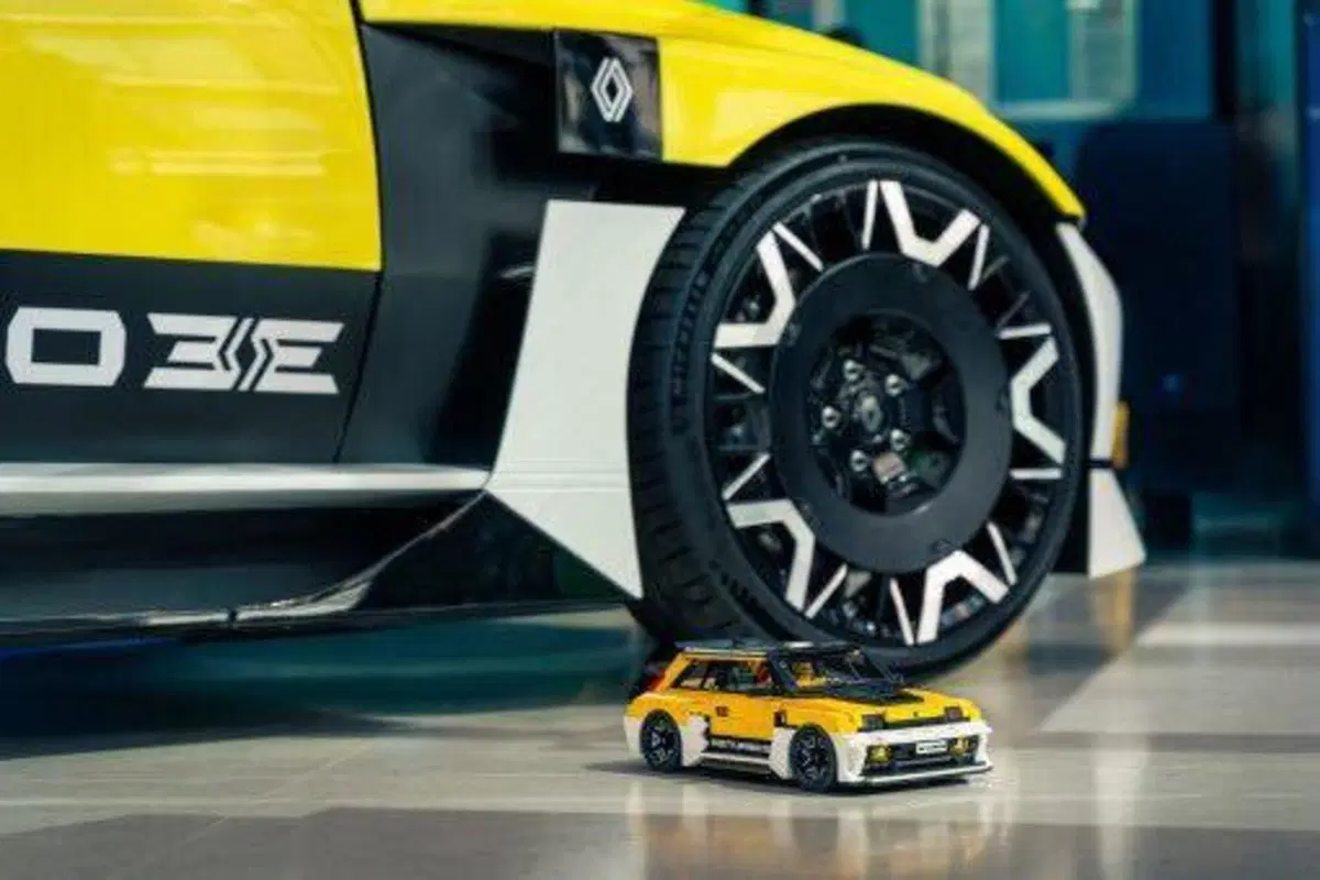 Renault 5 Turbo 3E diventa LEGO? Il progetto di un fan conquista Renault e il web (4)