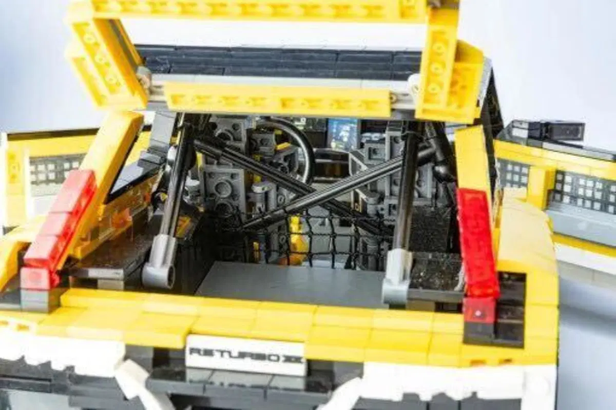Renault 5 Turbo 3E diventa LEGO? Il progetto di un fan conquista Renault e il web (9)