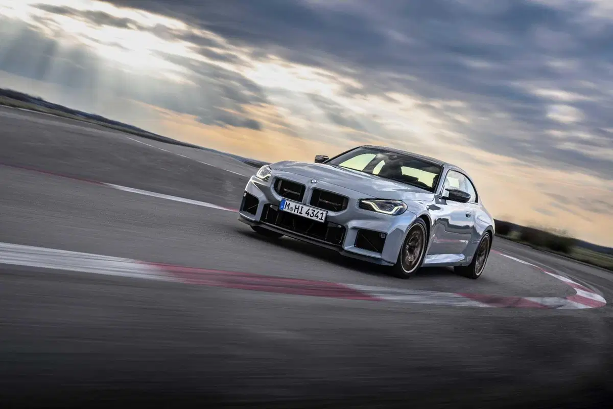 Nuova BMW M2 xDrive: 480 CV e una tecnologia da pista per salvare il sei cilindri dall'Euro 7 (2)